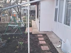 Недочёты, найденные после посадки клематиса, устранены.